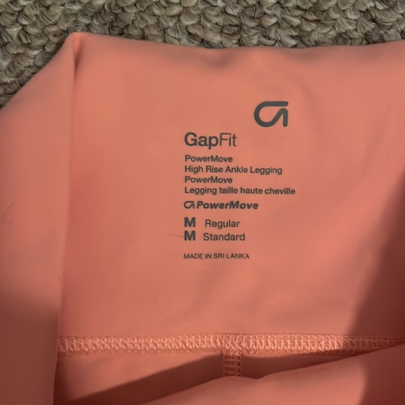 Brand new gap leggings never worn size medium but fits like a small - Picture 2 of 2